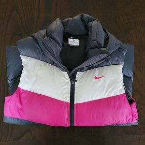 Nike puffer vest size small